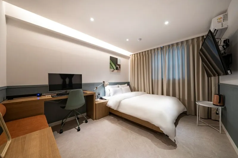 [Dong-gu, Daejeon] 5 minutes walk from Daejeon Complex Terminal! #Queen bed #Smart TV #Room disinfection 4