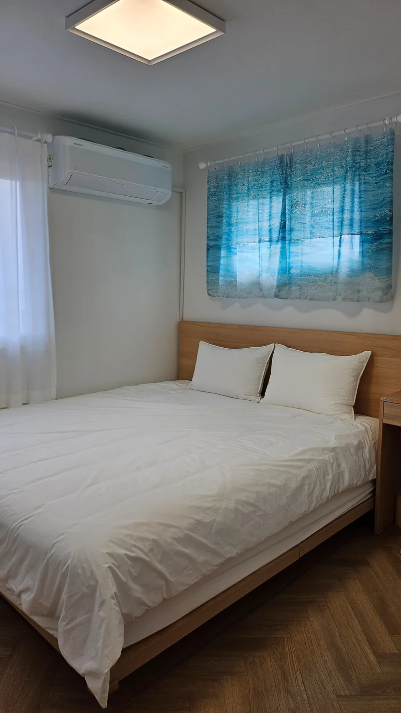 [Hallim, Jeju] Guideok Ocean View Jacuzzi Jeju Stone Wall Thatched House 2
