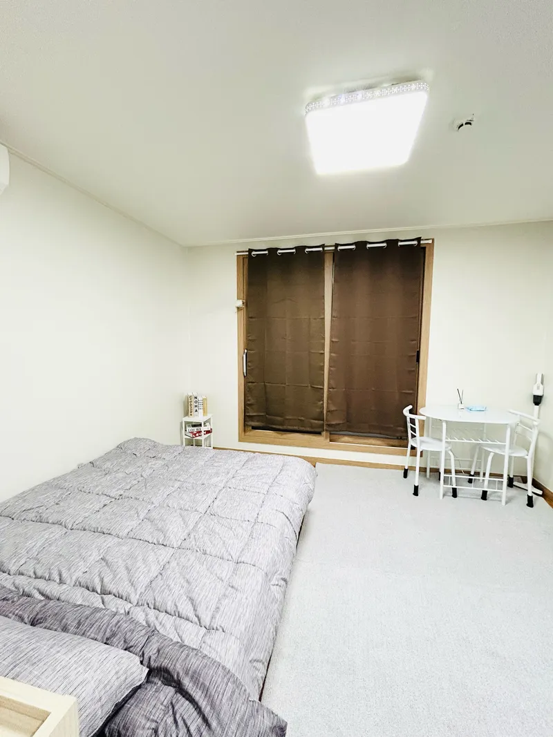 [Mapo, Seoul] One-room apartment 30 seconds from Hongik University Station 3