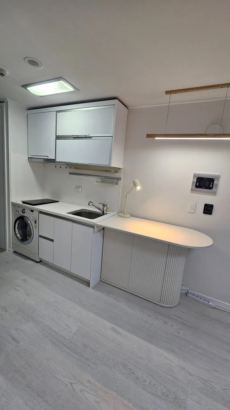 [Gangnam, Seoul] 3 minutes from Gangnam Station, 1 minute from Airport Bus Stop, High-rise Officetel 14