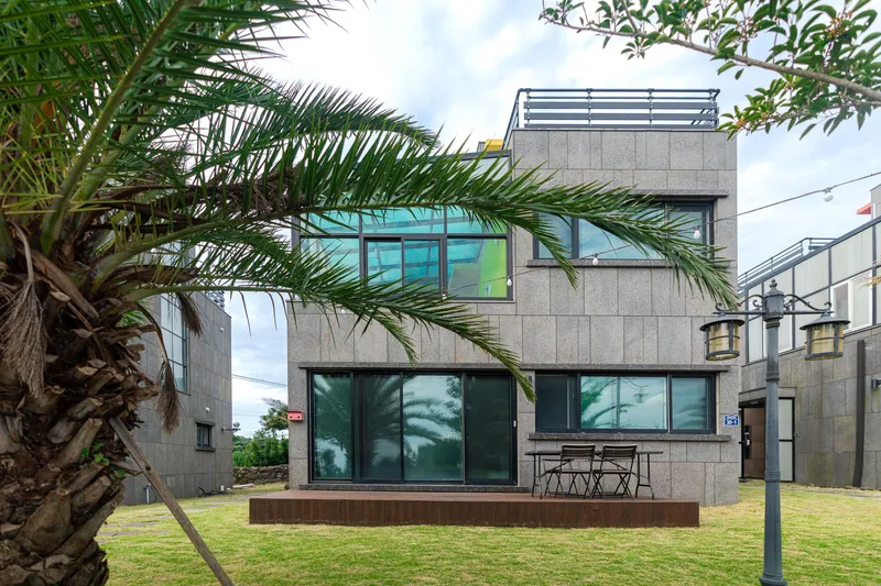 [Namwon, Seogwipo] 1 building of a two-story independent pool villa with a view of the tangerine orchard and the sea 53