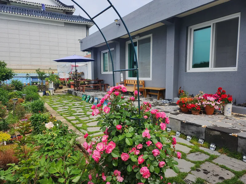 [전남 여수] 확트인 전망과 잘 정돈된 정원 아늑한 숙소 53