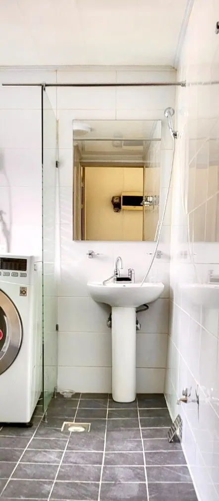 [Yongsan, Seoul] 2nd floor of a male-only share house in Itaewon, Hannam, with convenient transportation. 4