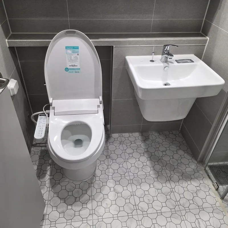[Buk-gu, Busan] 18th floor view, forest area, 35 pyeong apartment, 4 rooms # Station area # 6