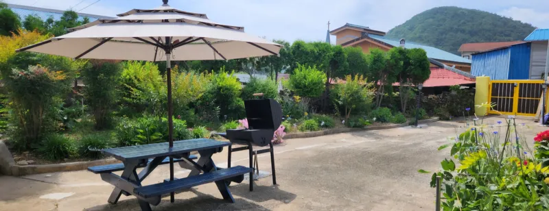 [Namhae] 141 pyeong independent Korean house with beautiful rafters, 5 minutes walk from German Village & the sea 44