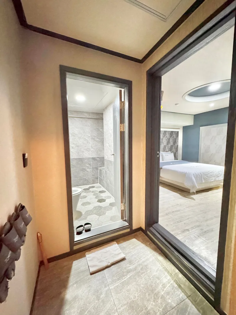 [Suwon][Suwon Yeongtong] 5 min walk from Yeongtong Station/Netflix/Separate one room/Cleaning available/Room 714 4