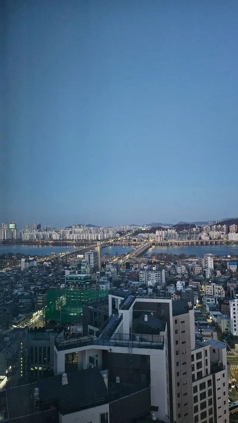 [Gangdong, Seoul] A house with a view all day long, from the Han River's ripples to the nighttime lights. 19