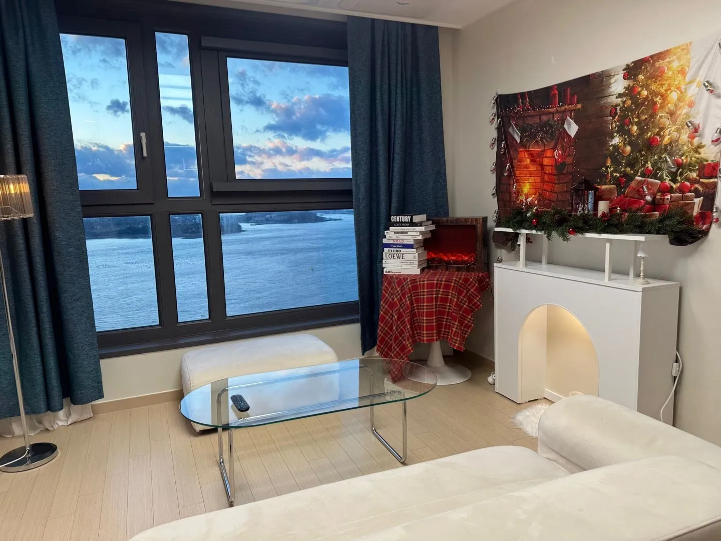 Dolsan-eup Ocean View Three-Bedroom Apartment