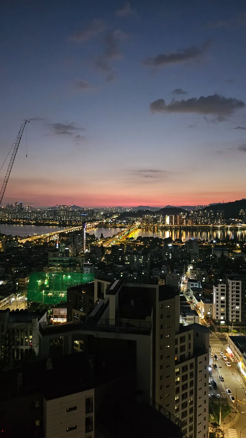 [Gangdong, Seoul] A house with a view all day long, from the Han River's ripples to the nighttime lights. 22