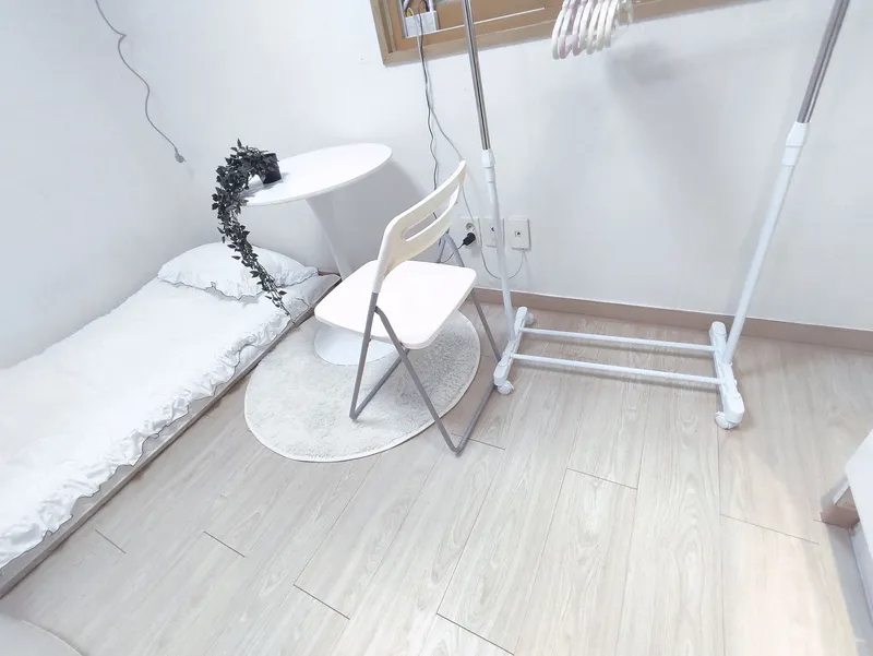 [Gwanak, Seoul] Sillim Station. Danggok Station. 8 min walk. Room 105. Semi-basement 4