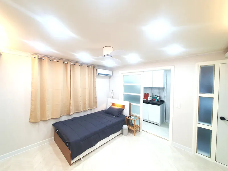 [Gumi] Fully remodeled, fully-furnished one-room apartment, Unit 202 2