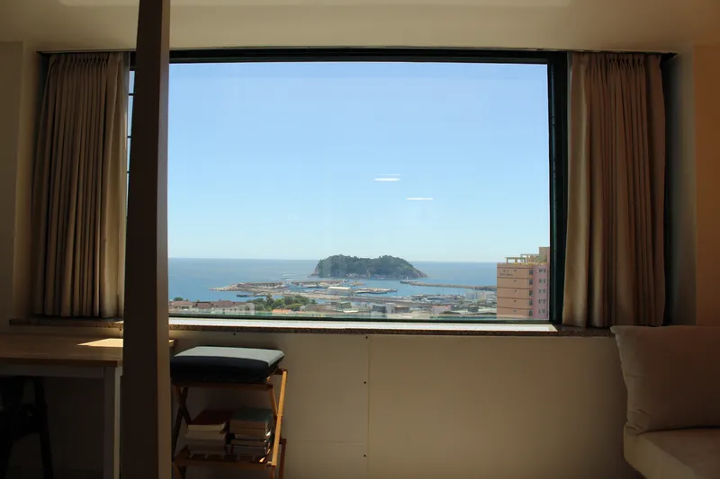 [Seogwi-dong, Seogwipo] Spacious studio apartment with a stunning ocean view 4