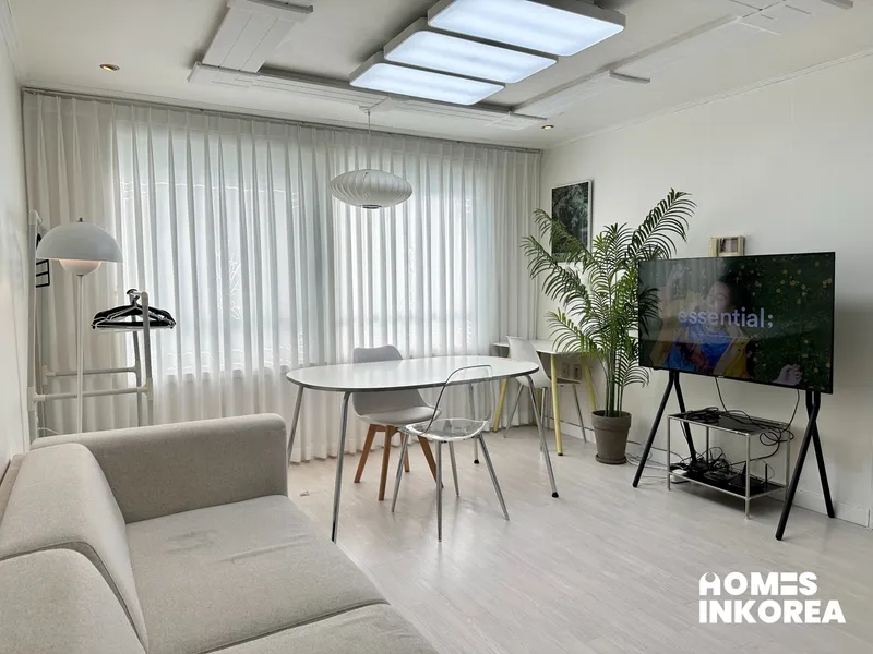 [Seodaemun, Seoul][Seoul Mapo] 7-minute walk from Hongik Univ. Station, three-room 11