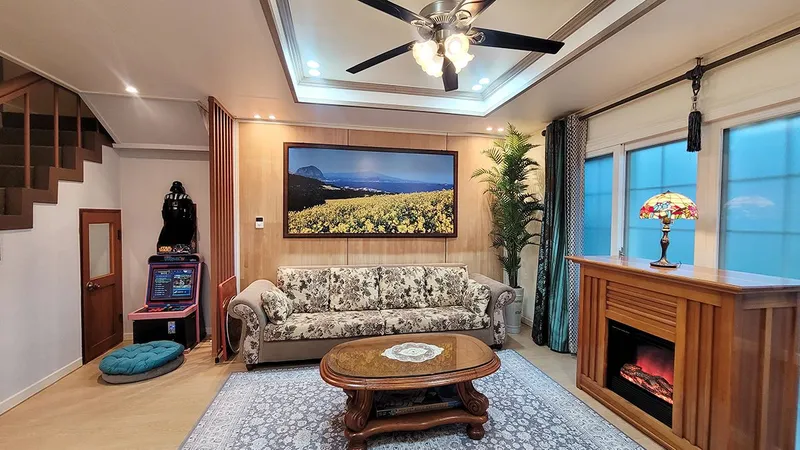 [Aewol, Jeju] 40-pyeong duplex, 3 bedrooms, 2 bathrooms, lawn yard, BBQ, convenience store 10 seconds away 25
