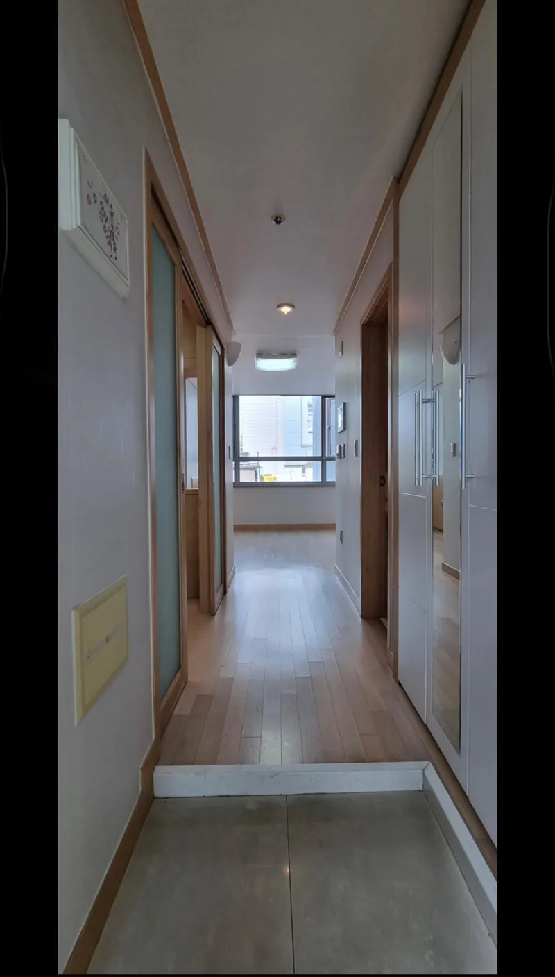 [Seodaemun, Seoul] Sun-filled officetel in front of Sinchon Station 3