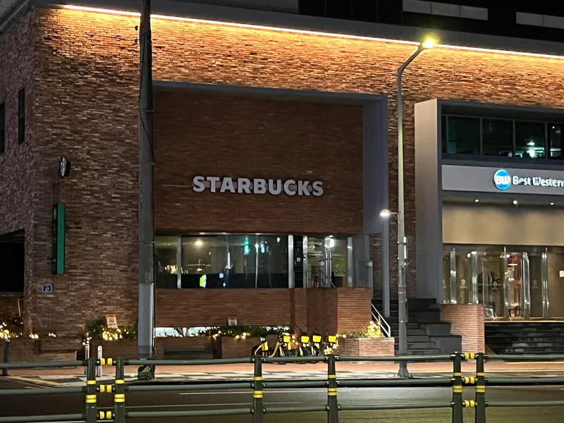 [제주 노형동] 깔끔하고 편안한 신축 레지던스/45평3룸침대2화2 40