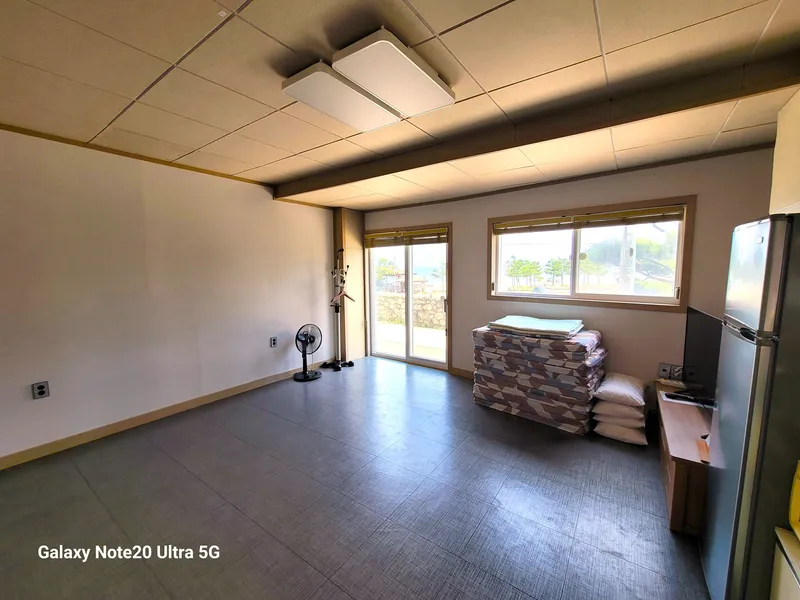 [Yangyang] Right in front of the beach, a seaside fishing village, Ondol one-room (1st floor, room 102) 4