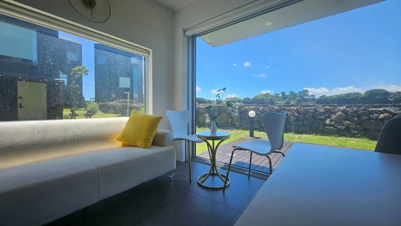 [Gujwa, Jeju] A detached house with a beautiful view of the sea, stone walls, and fields, 30 seconds from the entrance to the complex. 72