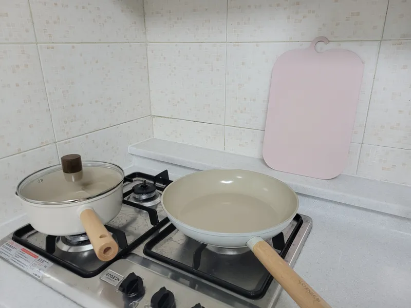 [Jeonju] Jeonbuk National University, Lotte Department Store, Seosin-dong, Fully Furnished Art House 202 17