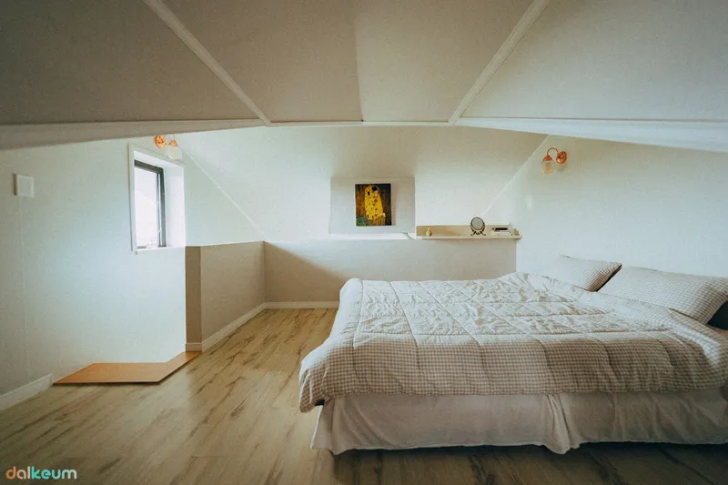 [Jocheon, Jeju] 13-pyeong duplex one-room stay #Tangerine field view #Natural room (utilities included) 2