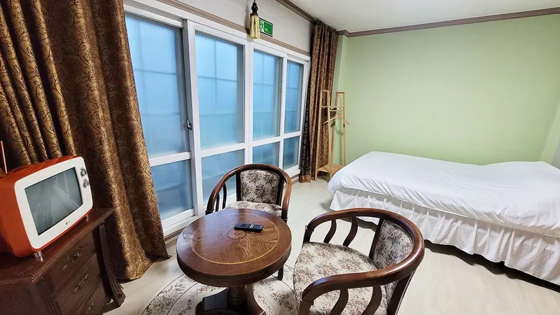[Aewol, Jeju] 40-pyeong duplex, 3 bedrooms, 2 bathrooms, lawn yard, BBQ, convenience store 10 seconds away 13