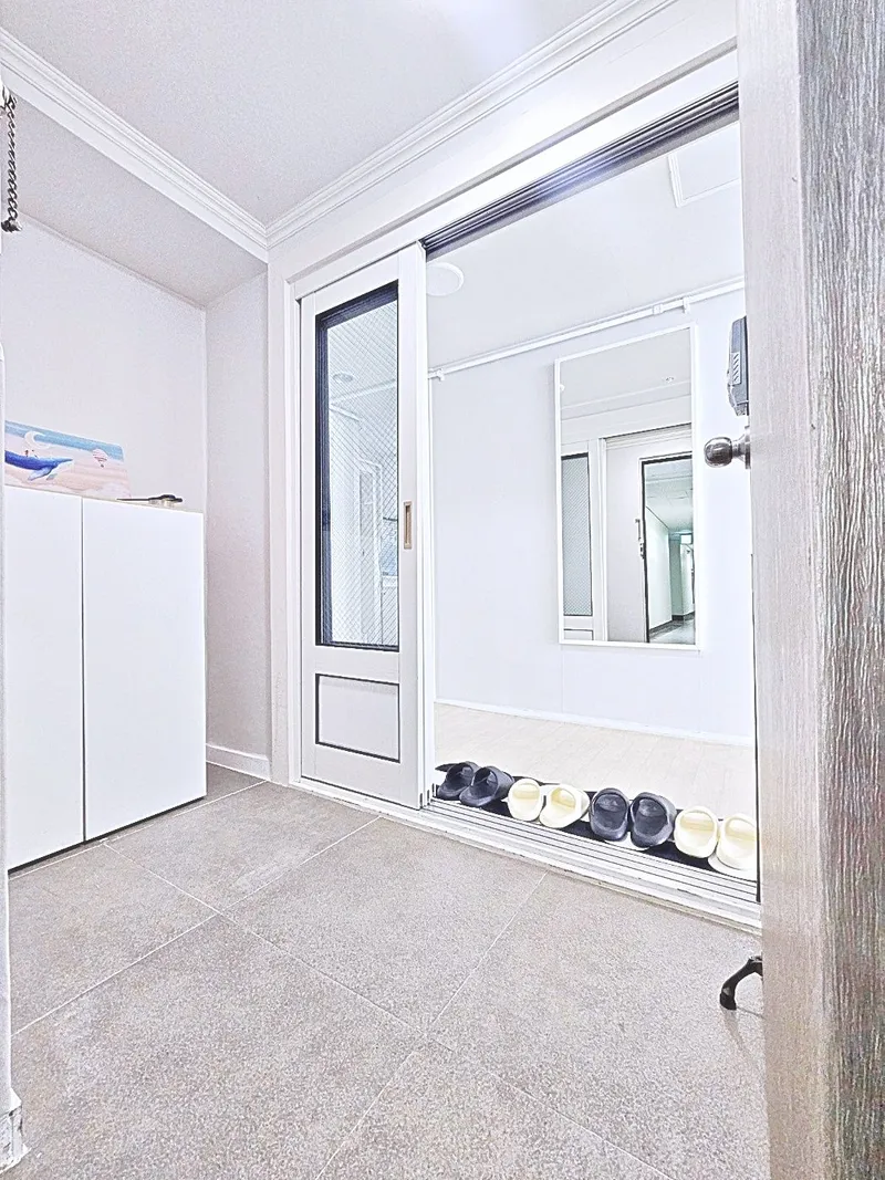 [Haeundae, Busan] 2-minute walk from the beach, ocean view three-room, lowest price 23