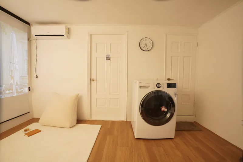 [Jongno, Seoul] #5 min walk from Hyehwa Station #Recently remodeled #3 rooms + 1 bathroom #Beam projector cinema 26