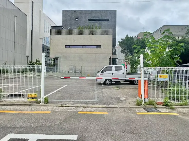 [Yongsan, Seoul] Yongridan-gil / 3 minutes from Samgakji Station / 10 minutes by car from Yongsan Station / 5 minutes by subway from Seoul Station 23