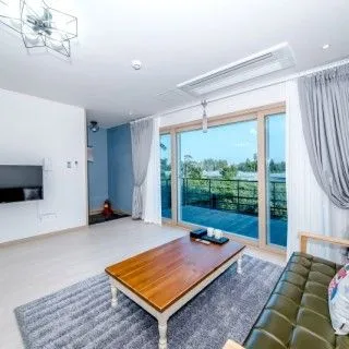 [Namwon, Seogwipo][Room 103] Private Family Space Terrace 2 Party Rooms 2 Large Rooms 2 Bathrooms 1 Living Room 11