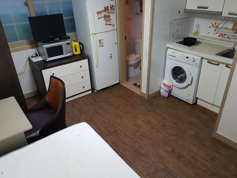 [Buk-gu, Busan] 2nd floor, unit 5, one-room apartment, 7 minutes walk from Sukdeung Station 8