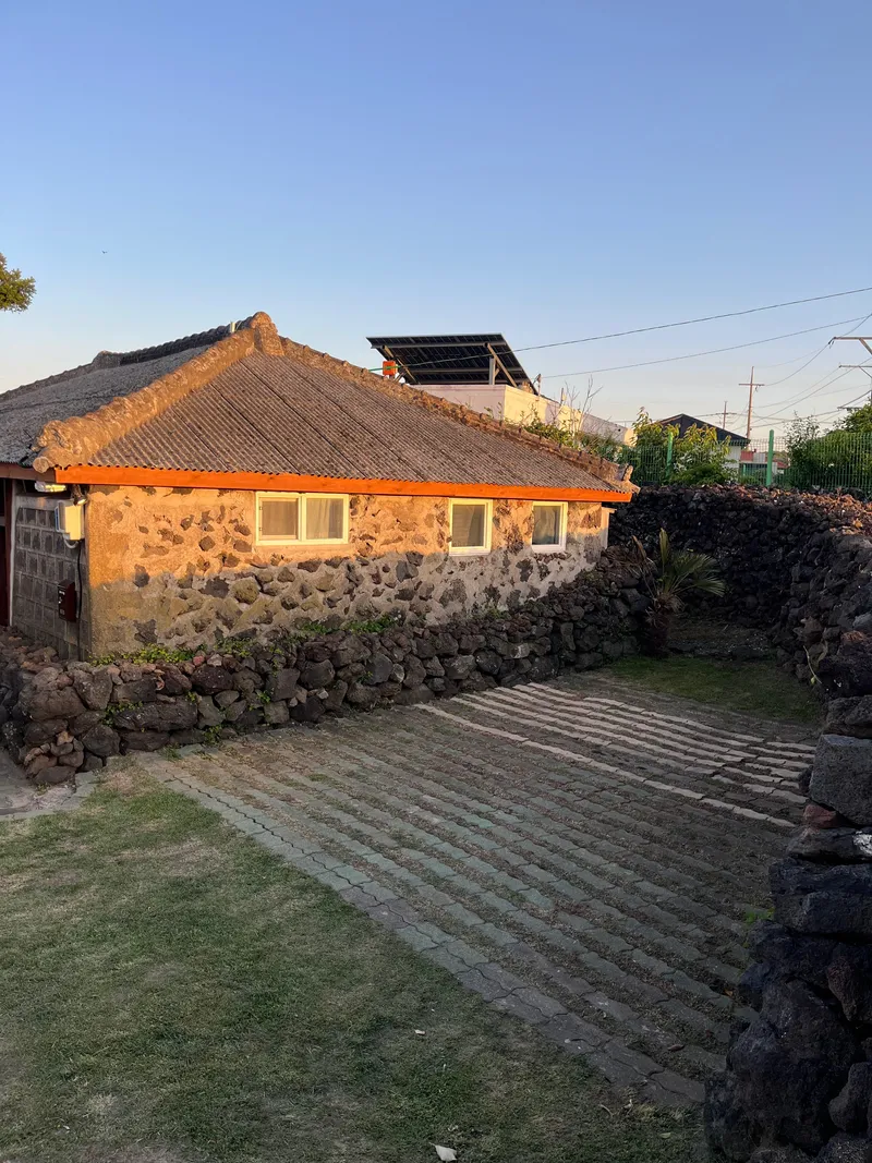 [Gujwa, Jeju] Use of 2 charming old houses with stone walls #5 people / Max 6 people #Private house #Yard 58