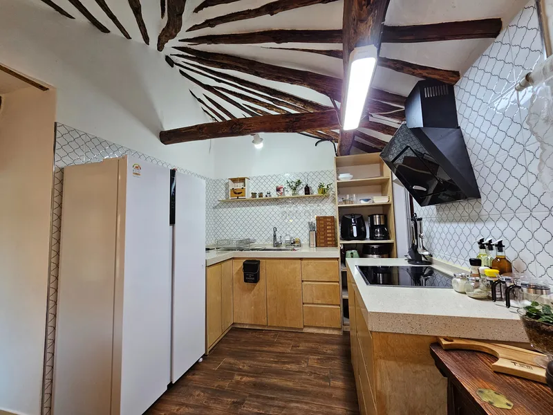 [Namhae] 141 pyeong independent Korean house with beautiful rafters, 5 minutes walk from German Village & the sea 20
