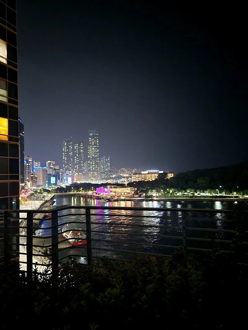 [Haeundae, Busan] Marine City Ocean View 26th Floor Beam Projector 26