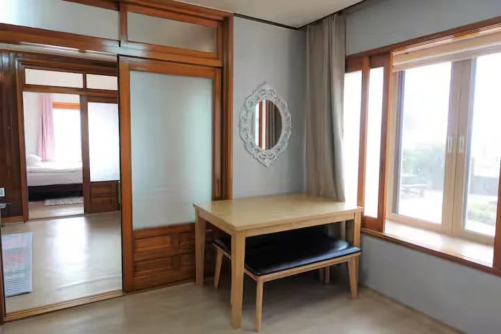 [Hallim, Jeju] Stone Wall House S with a lawn yard and stone wall 4