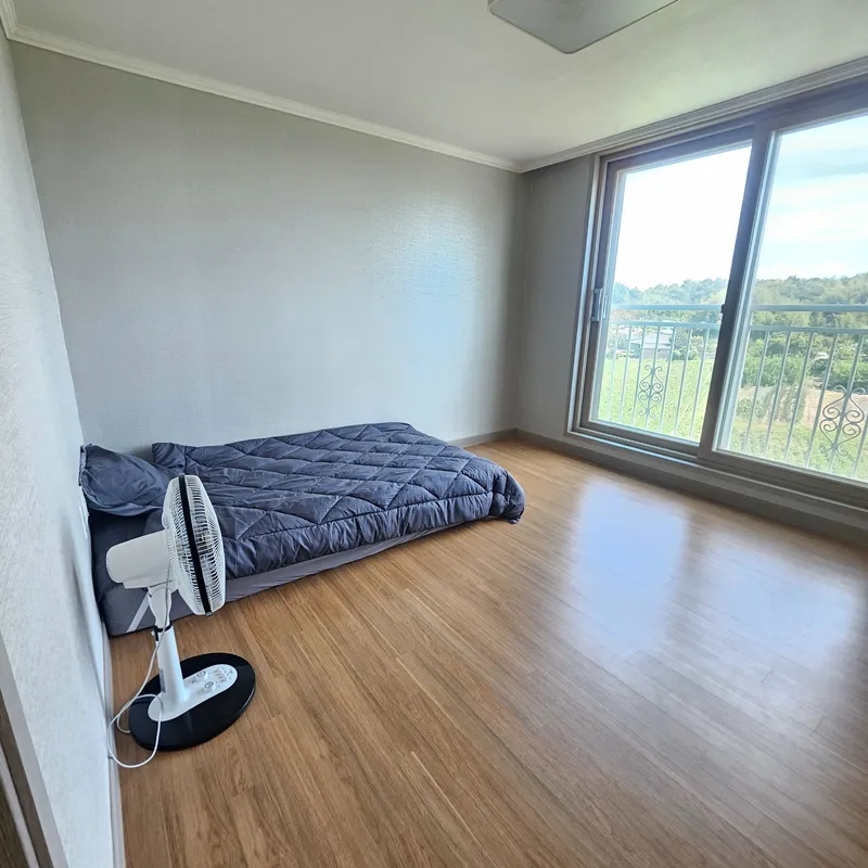 [Gunsan] Spacious and affordable accommodations 5