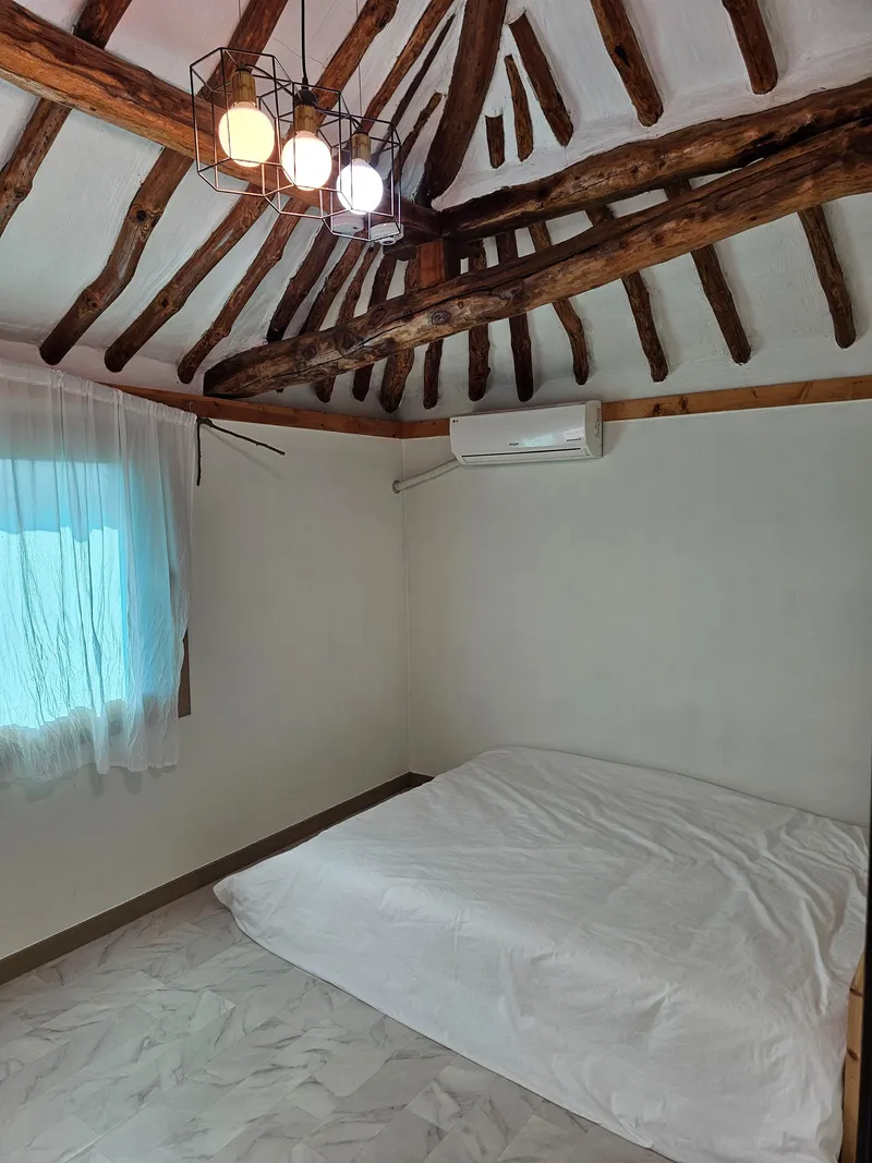 [Buan] A secluded, rural, single-family Hanok house with a spacious yard on the Byeonsan Peninsula #Dogs Allowed 4