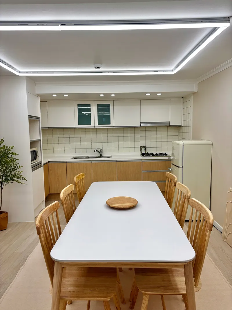 [Jongno, Seoul] Seochon Gyeongbokgung Station 4-room house with yard 18