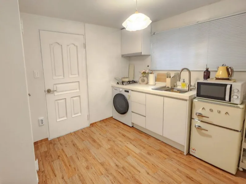 [Mapo, Seoul] 3-minute walk from Ewha Womans University Station, up to 5 people, 3 beds, fully equipped two-room with washing and drying facilities 32