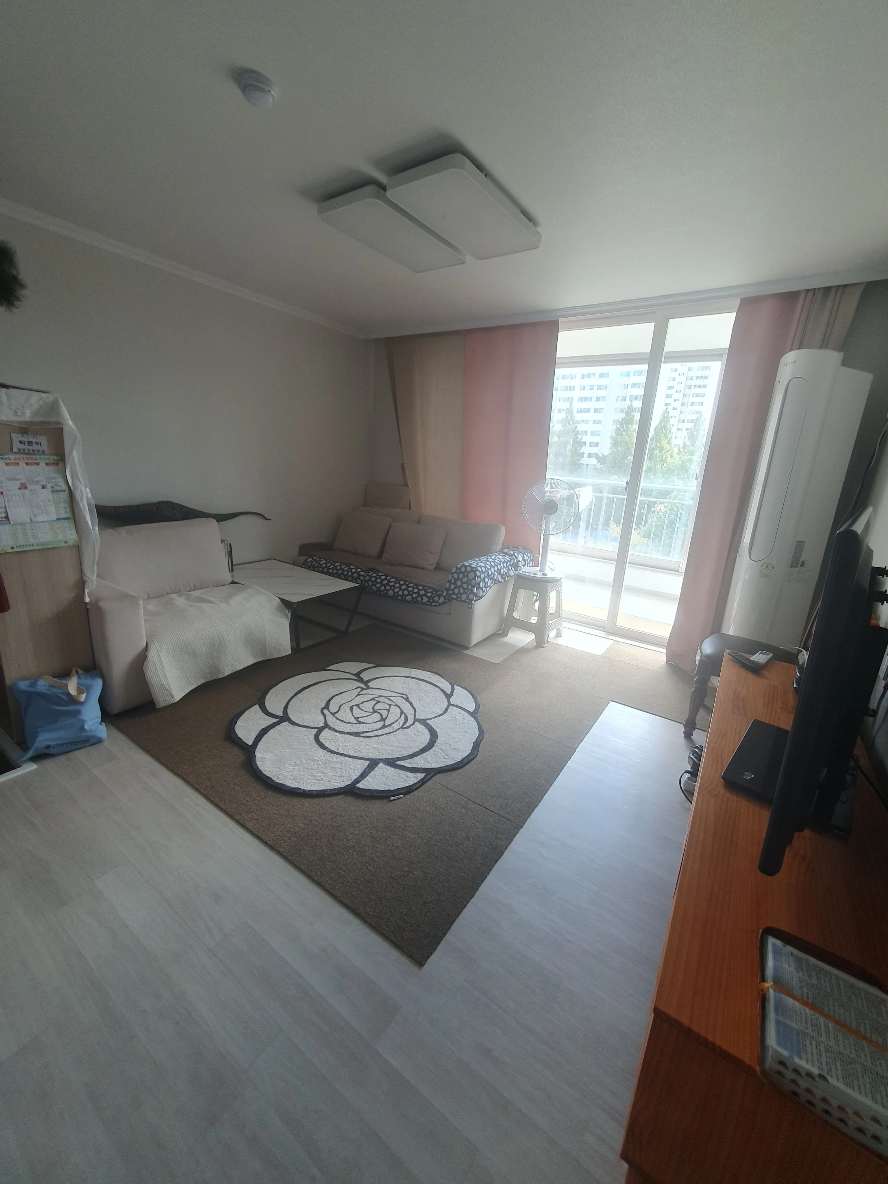 Geumho-dong Peaceful Two-Bedroom Apartment