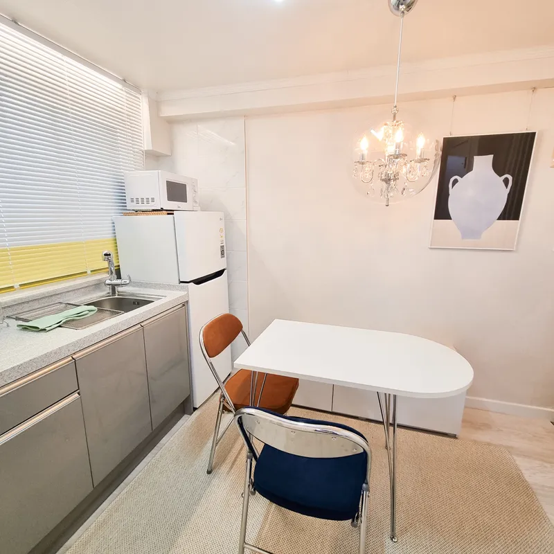 [Seocho, Seoul] Gangnam Shinnonhyeon 1st floor remodeled fully furnished queen 2 room 3 8