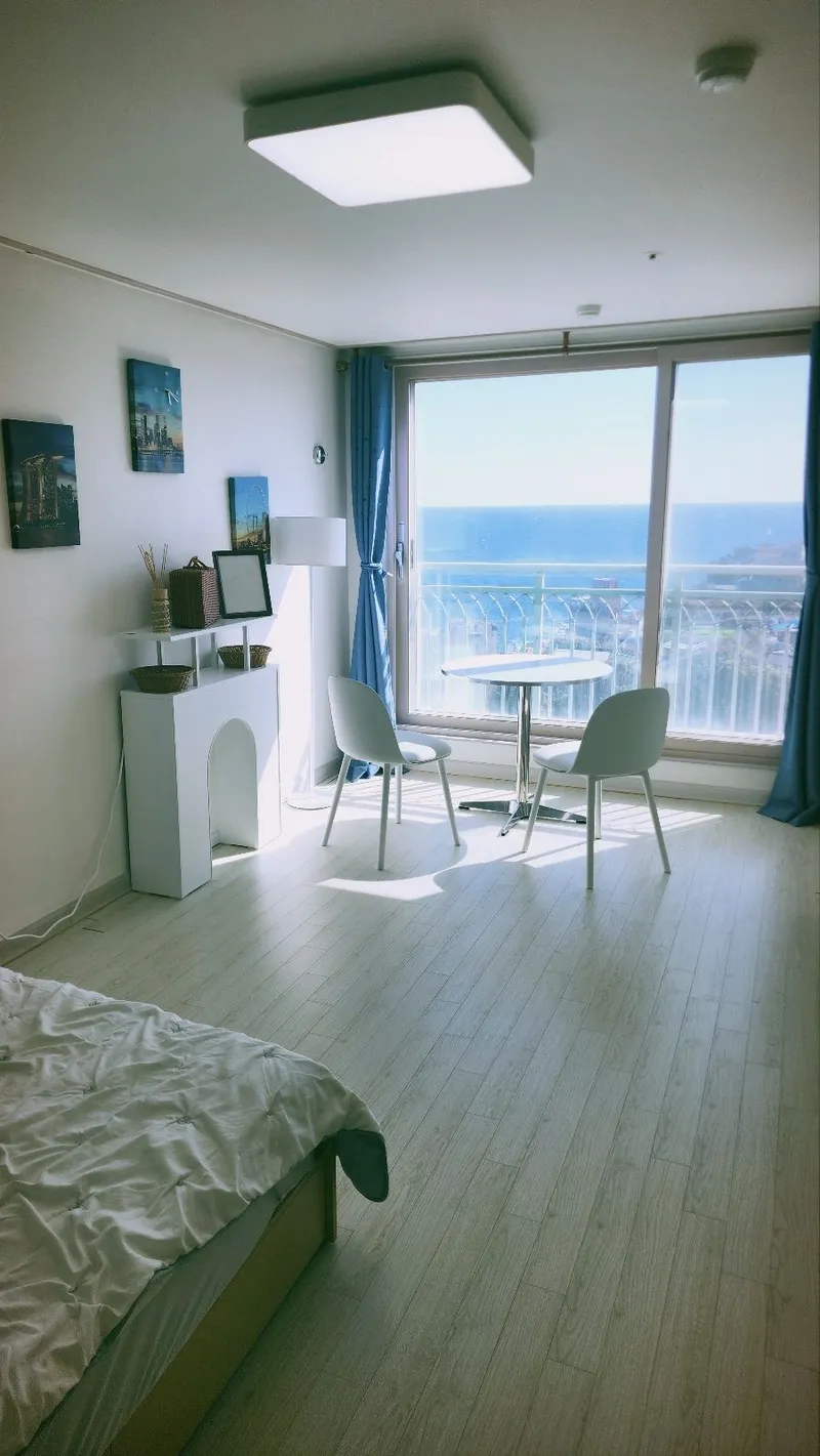 [Gangneung] Jumunjin 12th floor ocean view white room 4