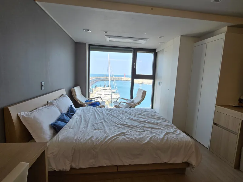[제주 도두일동] 창문너머로 보이는 도두항의 시원한 오션뷰 4