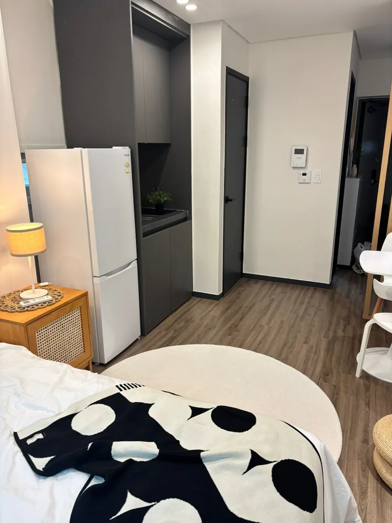 [Yeongdeungpo, Seoul] 2-minute walk from subway lines 2 and 5, newly built, fully-equipped ♡ 12