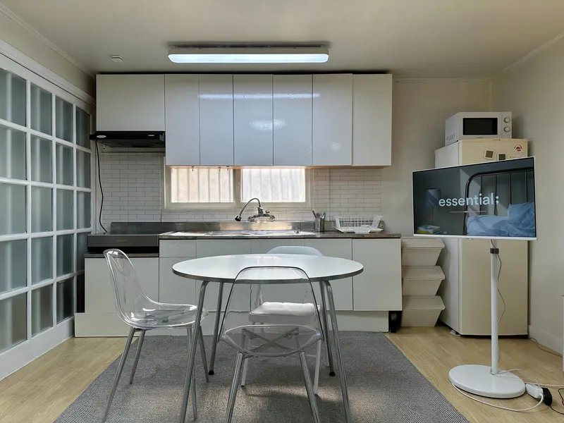 [Mapo, Seoul] 5-minute walk from Hapjeong Station, three-room 12