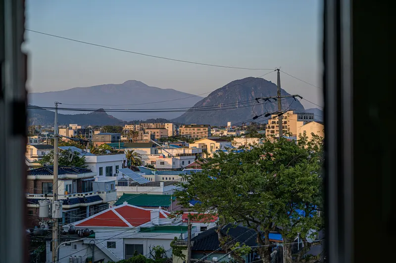 [Daejeong, Seogwipo] Entire 4th floor accommodation with a view of the ocean and Sanbangsan Mountain 53