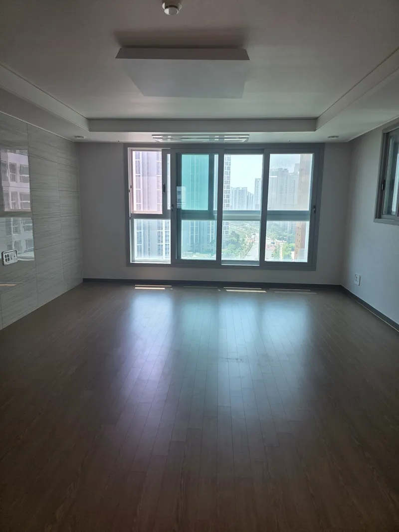 [Yeonsu, Incheon] 10-person ocean view full air conditioning 35 pyeong newly built 4-room apt 8