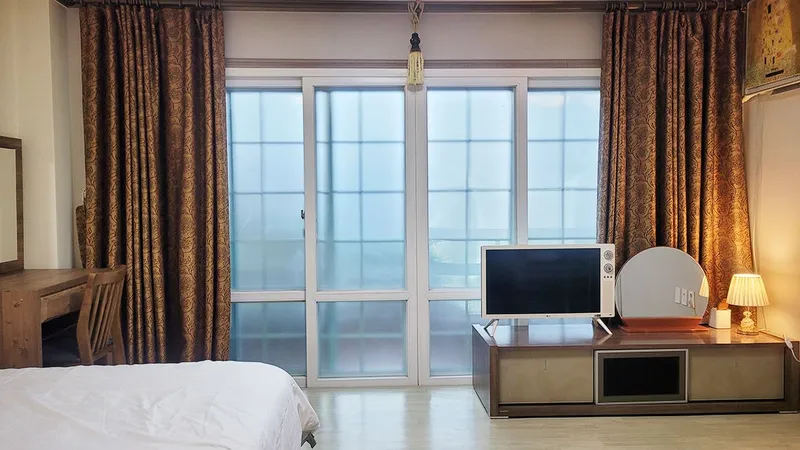 [Aewol, Jeju] 40-pyeong duplex, 3 bedrooms, 2 bathrooms, lawn yard, BBQ, convenience store 10 seconds away 10