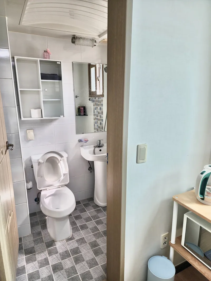 [Geoje] Geoje Center Emotional Accommodation Separate One Room 303 #Netflix #Tving 4