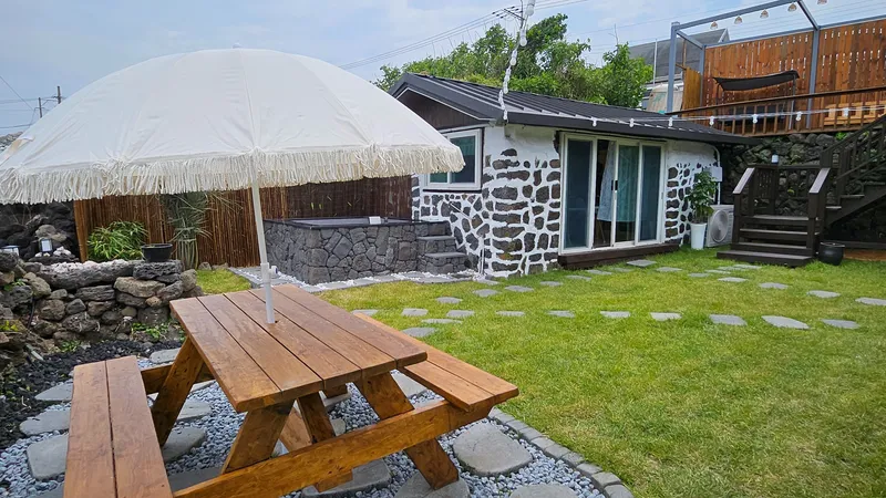 [Hallim, Jeju] Guideok Ocean View Jacuzzi Jeju Stone Wall Thatched House 28