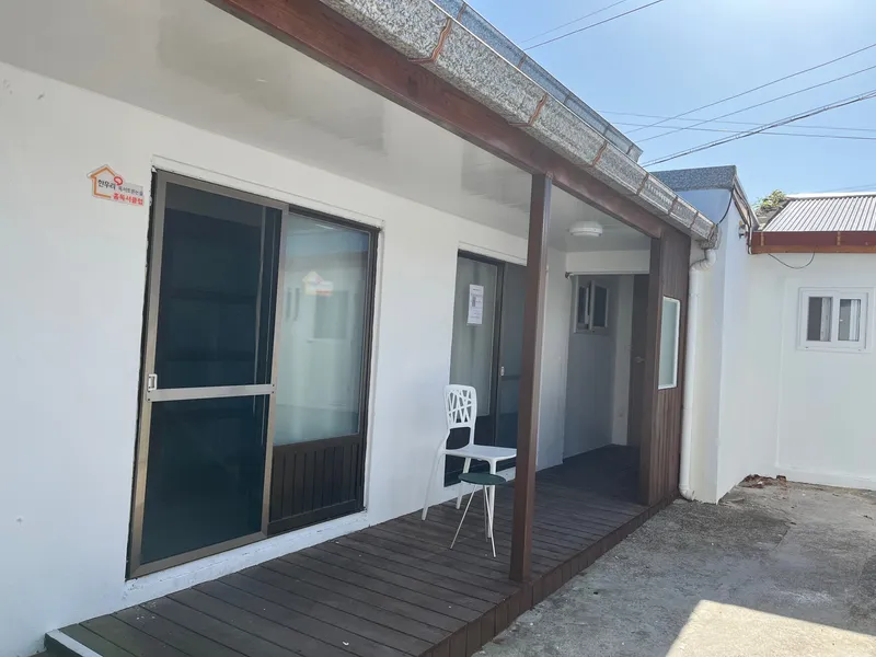 [Andeok, Seogwipo] Andeok-myeon Hwasun-ri Bookstore What Stay 2 18